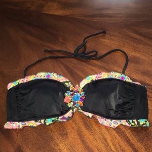 (M) Victoria’s Secret bathing suit top
